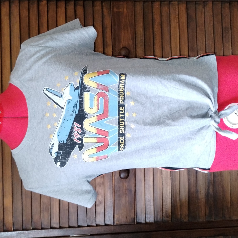 🌷 NASA T-Shirt